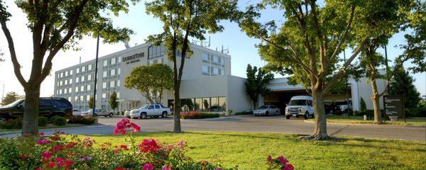 DoubleTree by Hilton Hotel Wichita Airport — Property