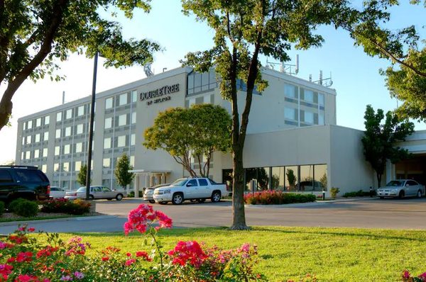 DoubleTree by Hilton Hotel Wichita Airport — Property