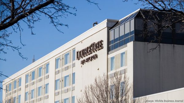 DoubleTree by Hilton Hotel Wichita Airport — Property