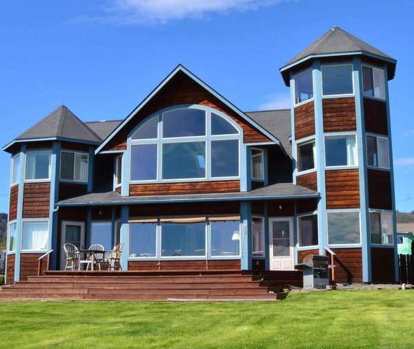 Driftwood Inn Homer Seaside Lodges — Property