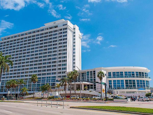 DW Oceanfront Resort Miami Beach Florida — Property