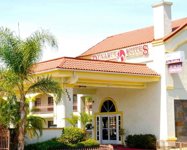 Dynasty Suites Hotel — Property