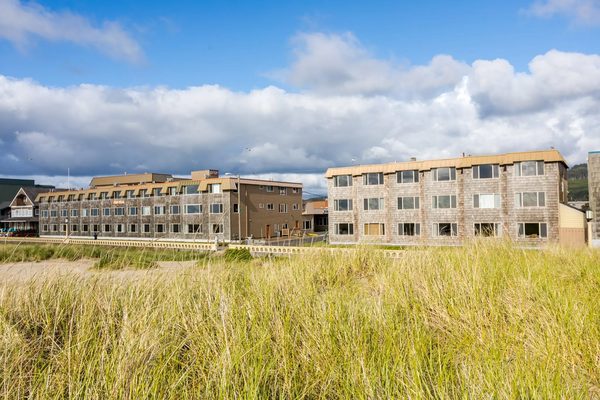 Ebb Tide Oceanfront Inn — Property