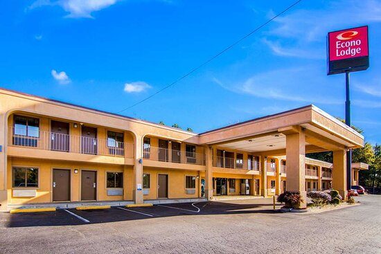 Econo Lodge — Property