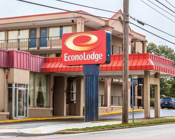 Econo Lodge — Property