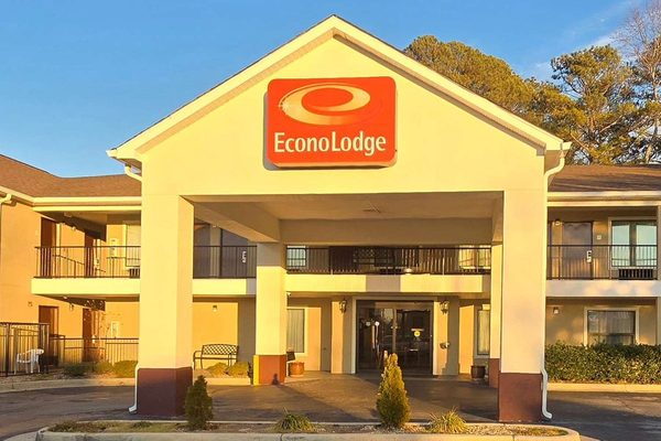 Econo Lodge — Property