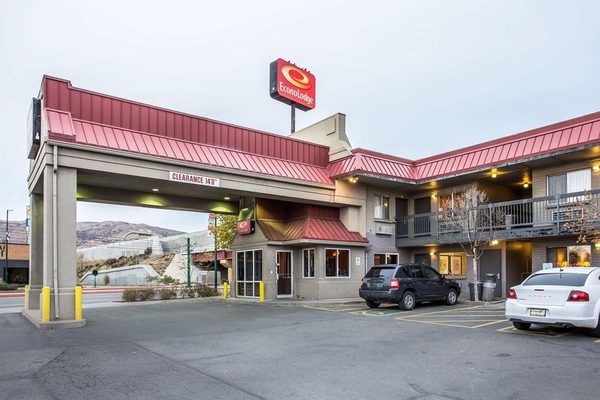 Econo Lodge Downtown — Property