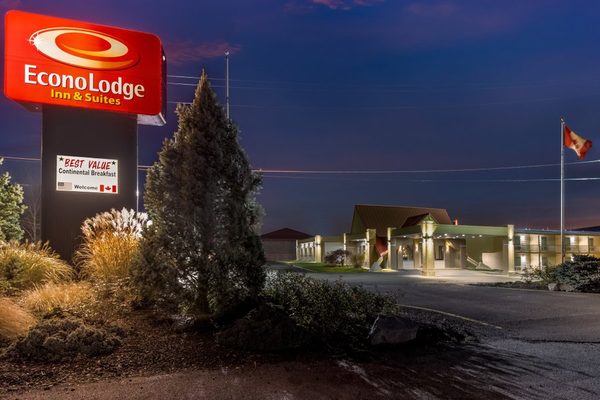 Econo Lodge Inn Suites — Property