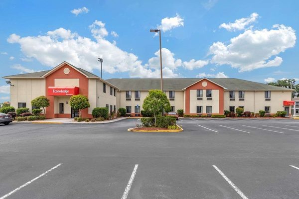 Econo Lodge Inn Suites Dawsonville Georgia — Property