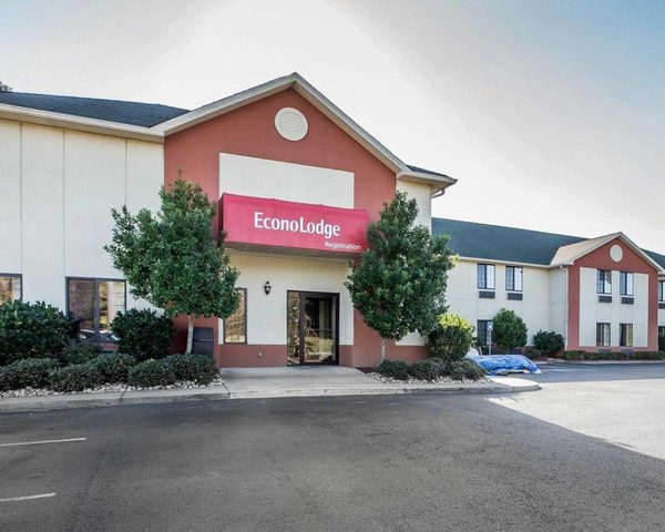 Econo Lodge Inn Suites Dawsonville Georgia — Property