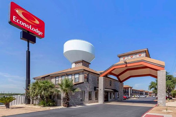 Econo Lodge Inn Suites Near Lackland AFB — Property