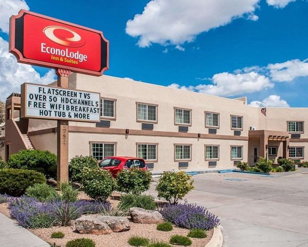 Econo Lodge Inn Suites — Property