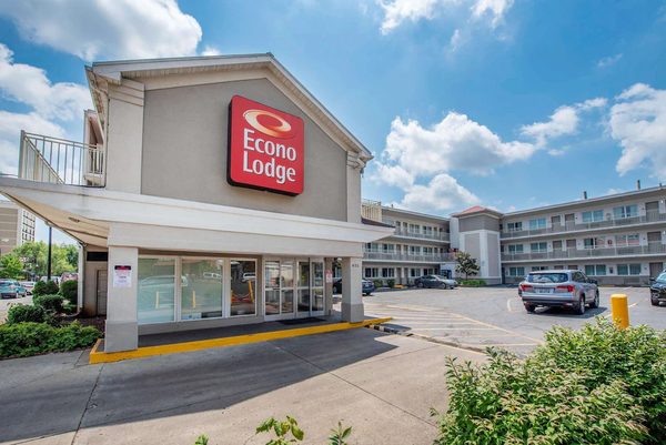 Econo Lodge — Property