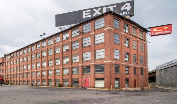 Econo Lodge — Property