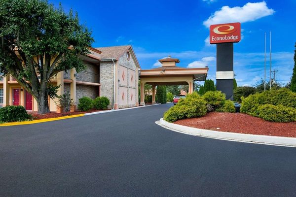 Econo Lodge — Property