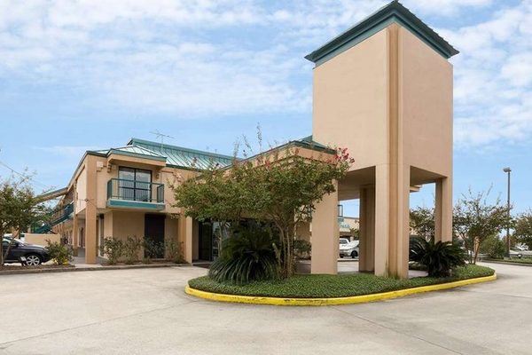 Econo Lodge — Property