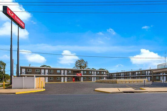 Econo Lodge — Property