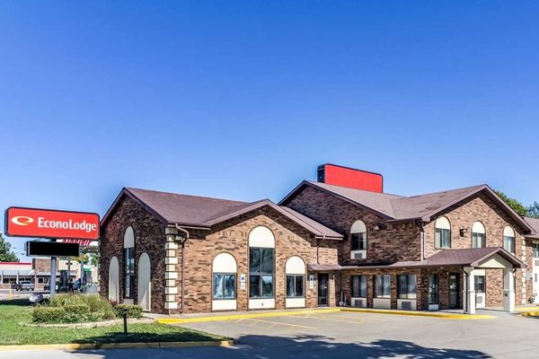 Econo Lodge North — Property