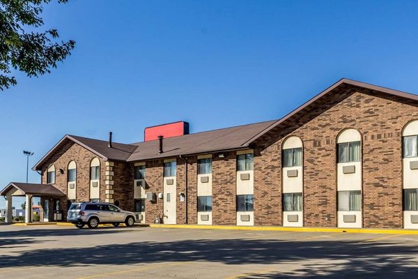 Econo Lodge North — Property