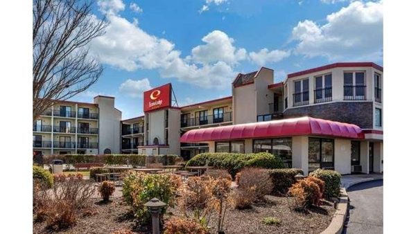 Econo Lodge Resort — Property