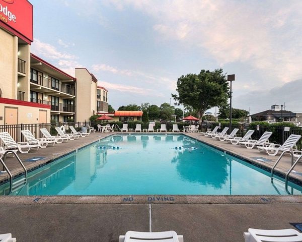 Econo Lodge Resort — Property