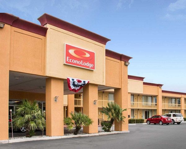Econo Lodge — Property