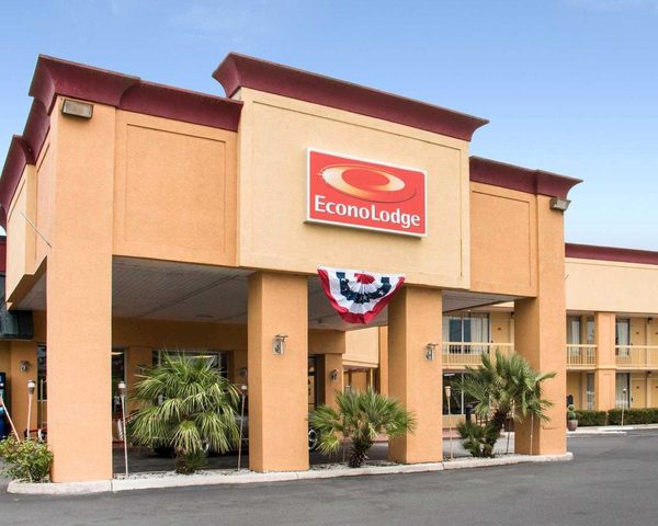 Econo Lodge — Property