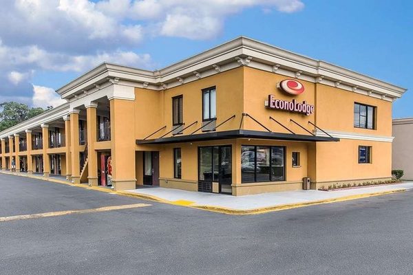 Econo Lodge — Property