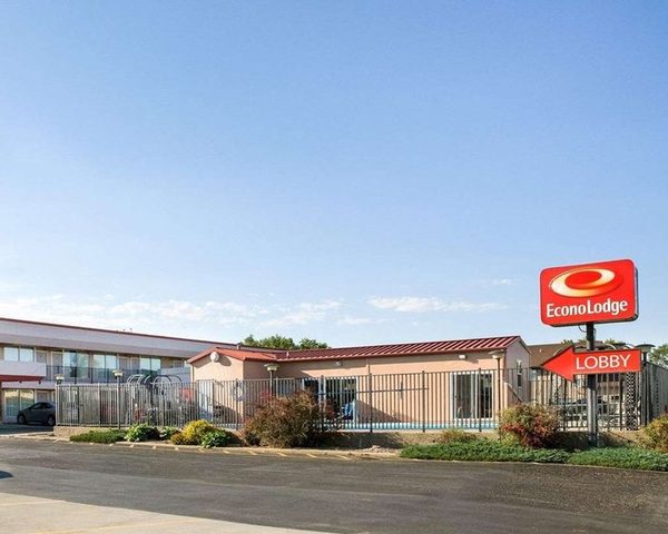 Econo Lodge — Property