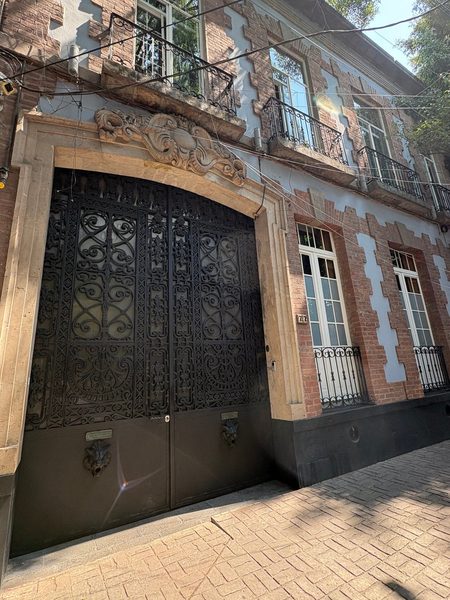El Patio 77 — Property