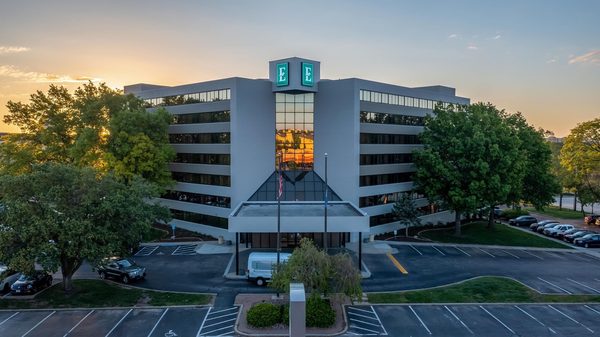 Embassy Suites by Hilton Kansas City Overland Park — Property