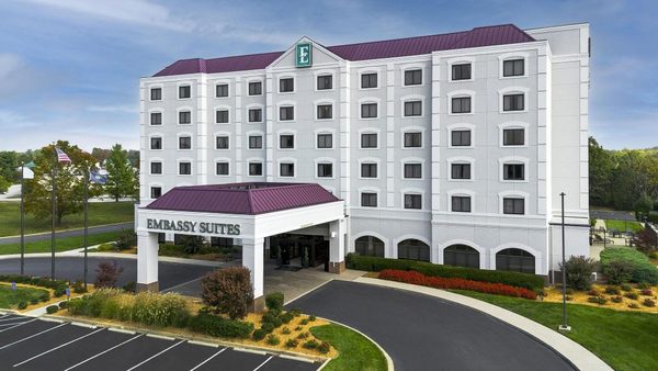 Embassy Suites By Hilton Louisville East — Property