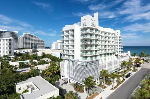 Encore Sunshine Holiday — Property