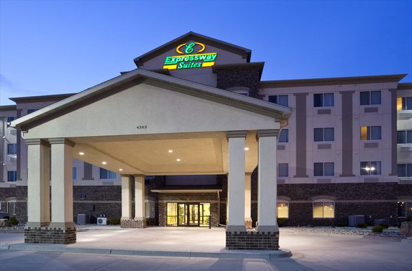 Expressway Suites of Fargo — Property