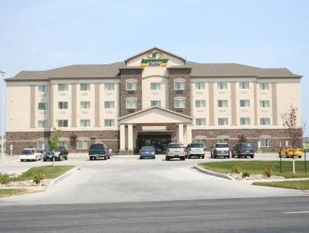 Expressway Suites of Fargo — Property