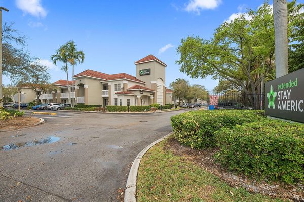 Extended Stay America Miami Airport Blue Lagoon Miami Florida — Property