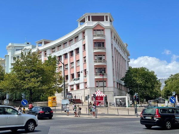 Feeling Eduardo VII — Property