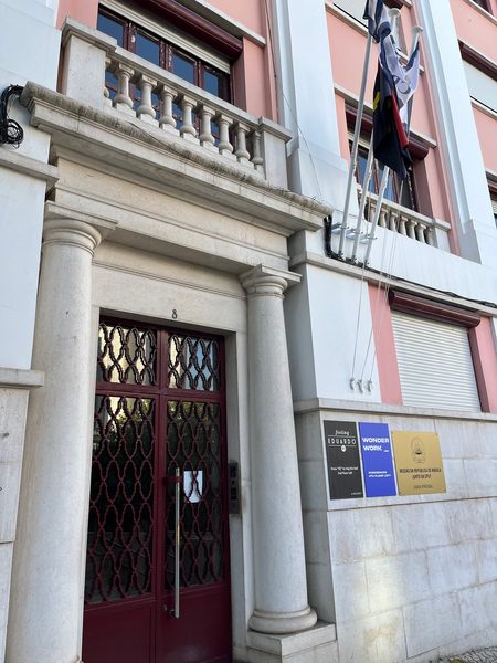 Feeling Eduardo VII — Property