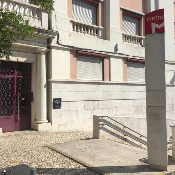Feeling Eduardo VII — Property