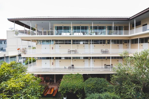Feung Nakorn Balcony Rooms Cafe — Property