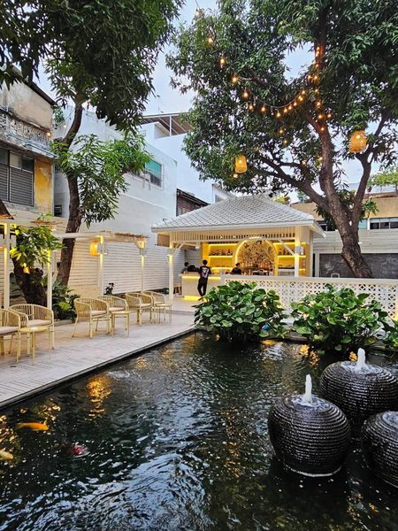 Feung Nakorn Balcony Rooms Cafe — Property