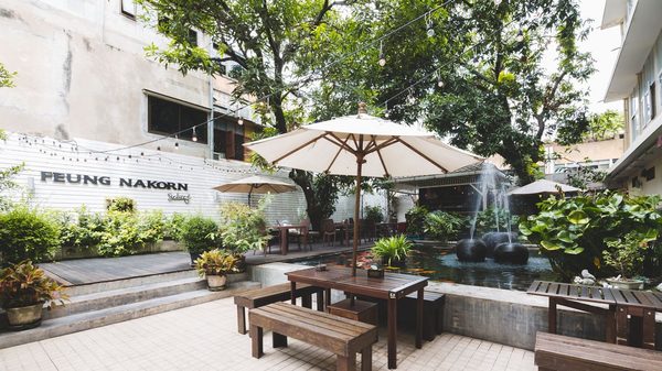 Feung Nakorn Balcony Rooms Cafe — Property