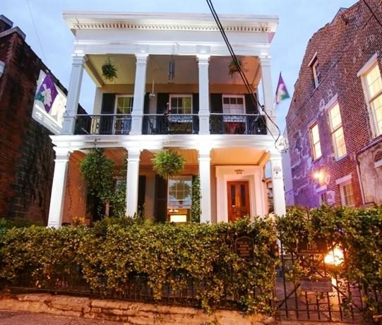Fleur De Lis Mansion Bed and Breakfast — Property