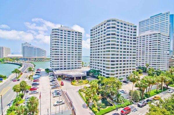Four Ambassadors Apartments Miami Florida — Property