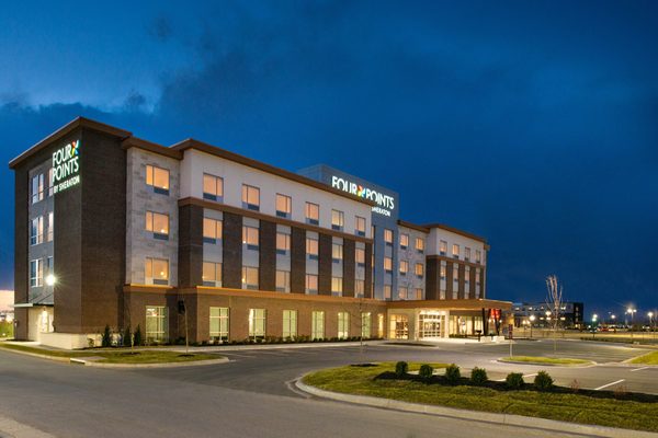 Four Points by Sheraton Kansas City Airport — Property