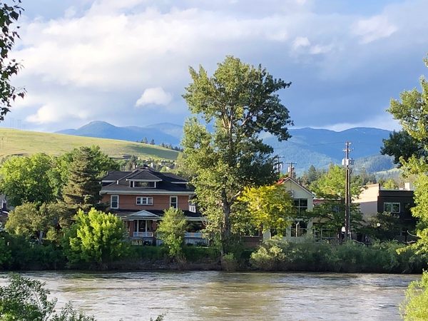 Goldsmith s Riverfront Inn — Property