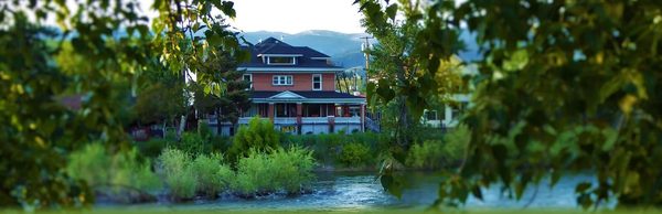 Goldsmith s Riverfront Inn — Property