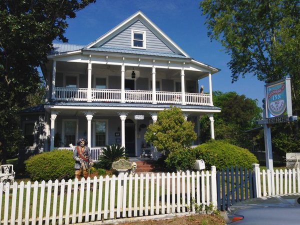Goodbread House Inn Bed and Breakfast St Marys Georgia — Property