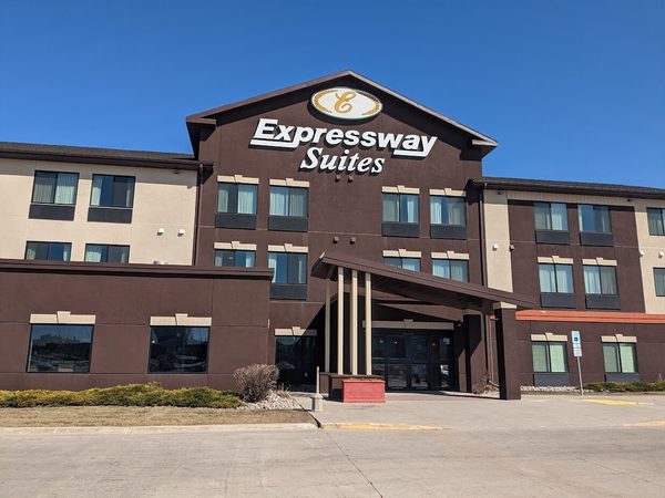 Grand Forks Lodge Suites — Property