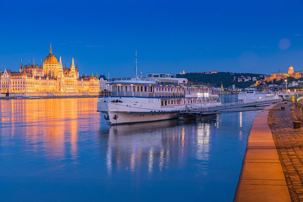 Grand Jules Boat Hotel — Property